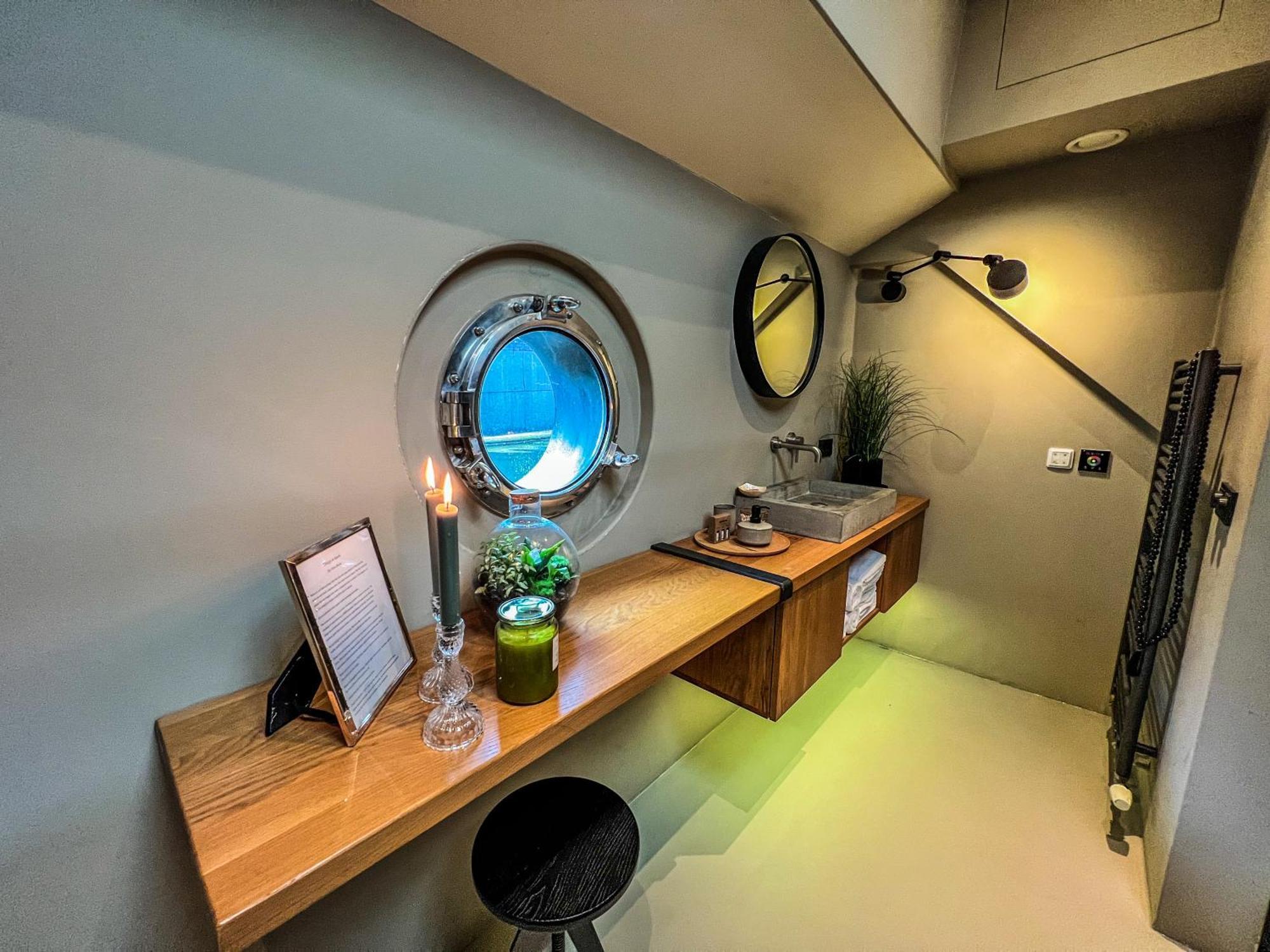 Boat & Boost Amsterdam Bed & Breakfast Exterior photo